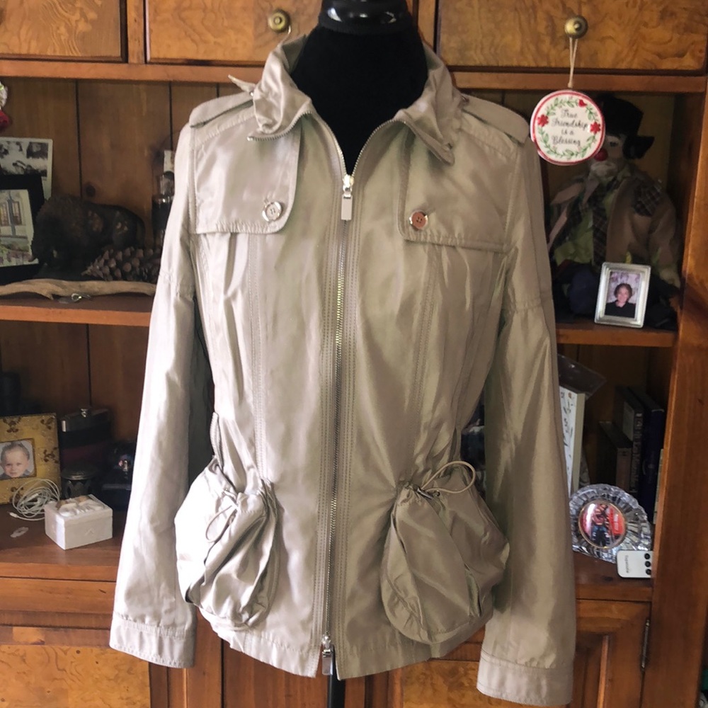 Beautiful Lightweight Spring Jacket / Rain Coat - image 4